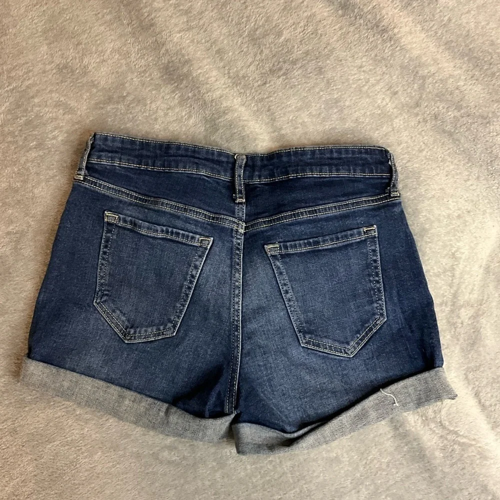 Gap Girlfriend Cuffed Short Size 2/26